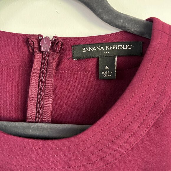 Banana Republic | Burgundy‎ Button Accent Pocket Sheath Dress | Size 6 - Women's - Picture 6 of 9